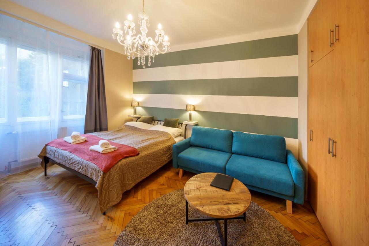Dlouha Apartment With Balcony Прага Екстериор снимка