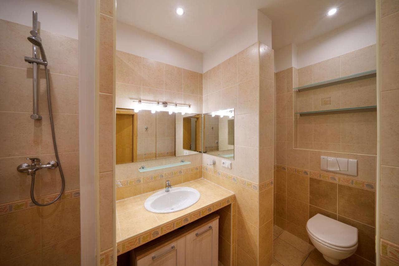 Dlouha Apartment With Balcony Прага Екстериор снимка