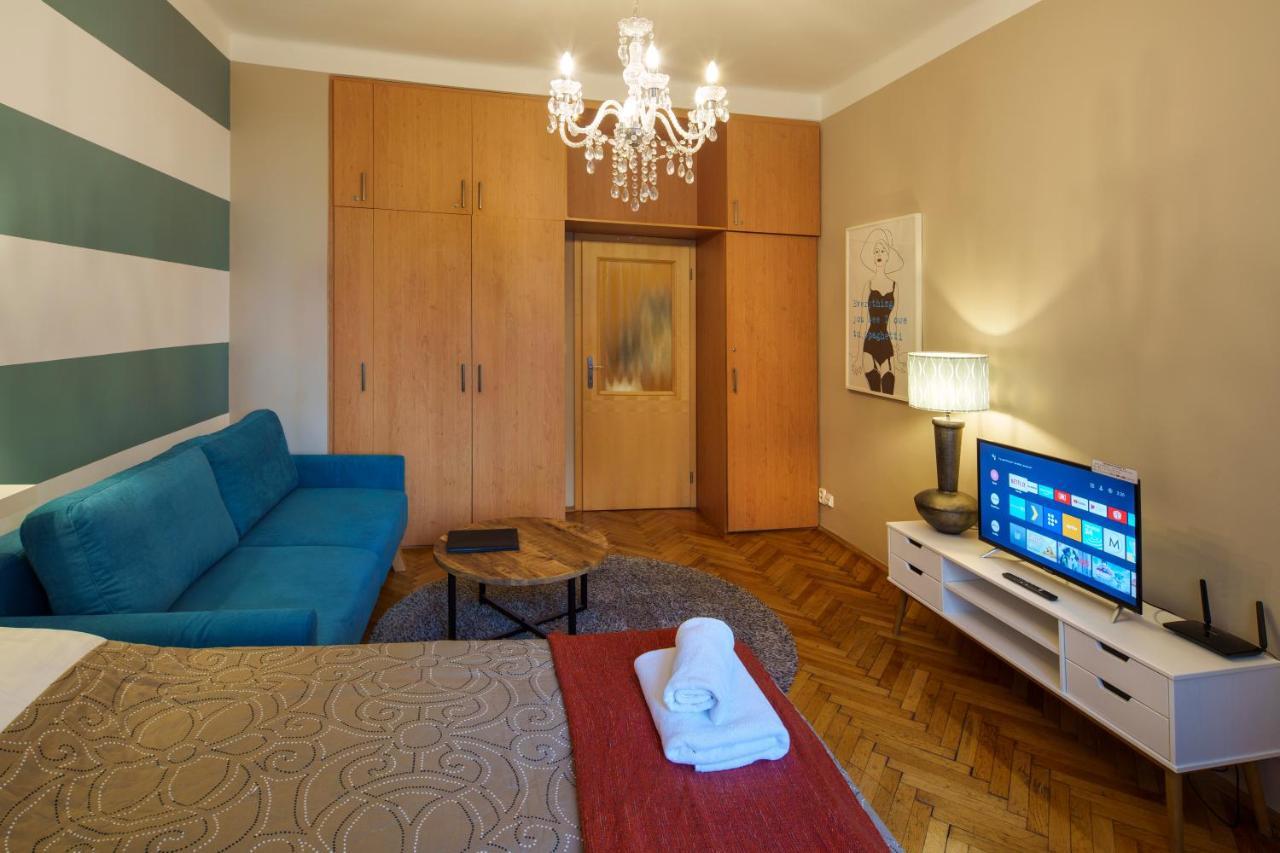 Dlouha Apartment With Balcony Прага Екстериор снимка