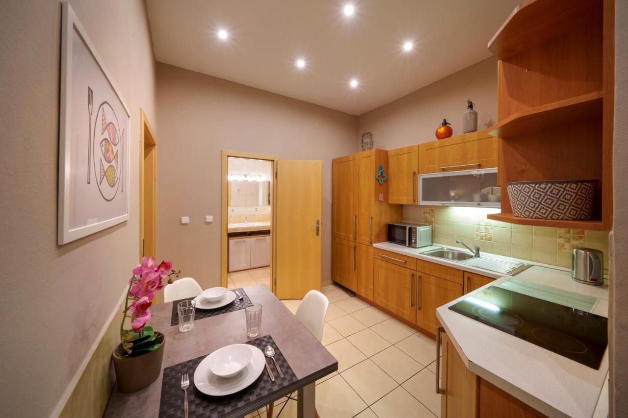 Dlouha Apartment With Balcony Прага Екстериор снимка