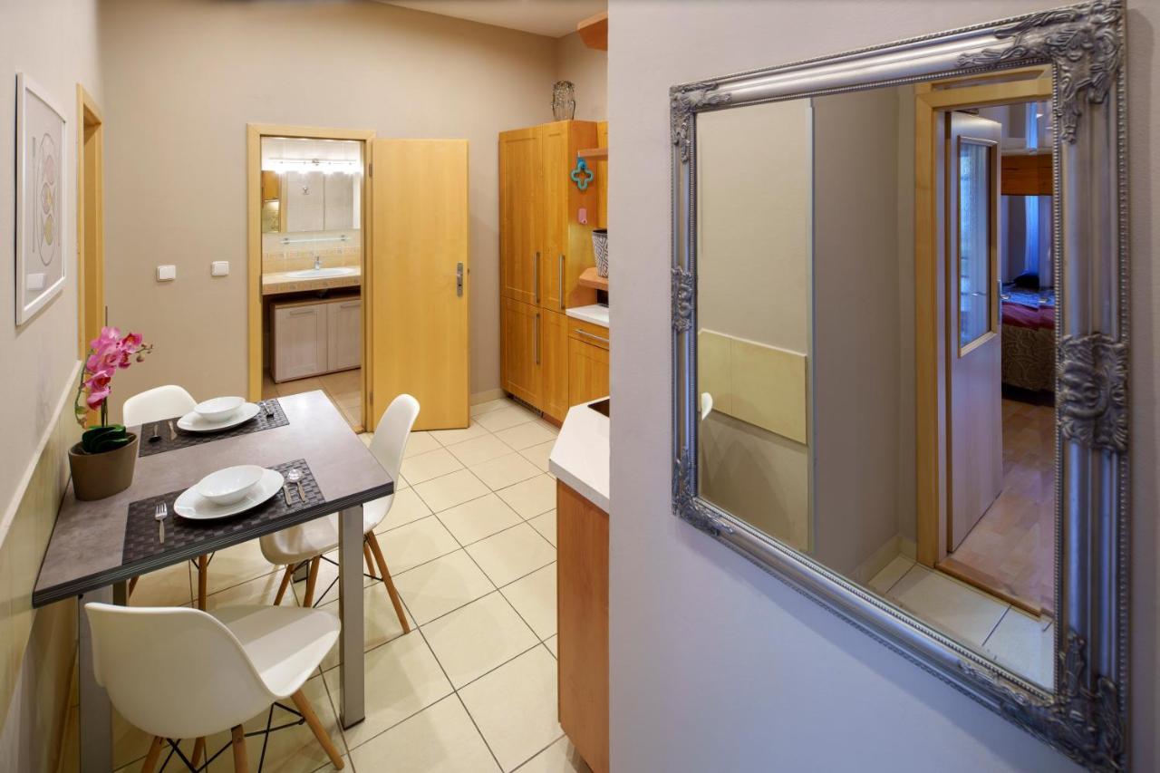 Dlouha Apartment With Balcony Прага Екстериор снимка